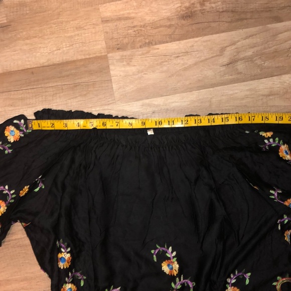 Selected for host pick🌸🌺 🎉 EMBROIDERED OFF SHOULDER TOP - Picture 3 of 5